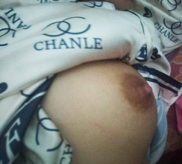 Ảnh 13 của Vợ đang ngủ say chồng vạch quần ra địt cho đỡ nứng – Phần 2 (Full Pic + Clip)